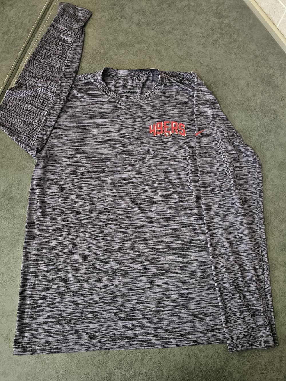 Nike Long-Sleeve 49ers Performance Tee with Red Logo Large Gray